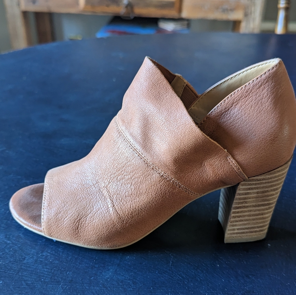 Adam Tucker leather heels, size 6